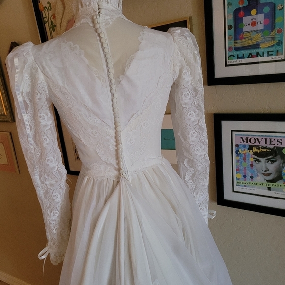 1970's Vintage Union Label White Lace Full Train Wedding‎ Dress - Picture 10 of 13